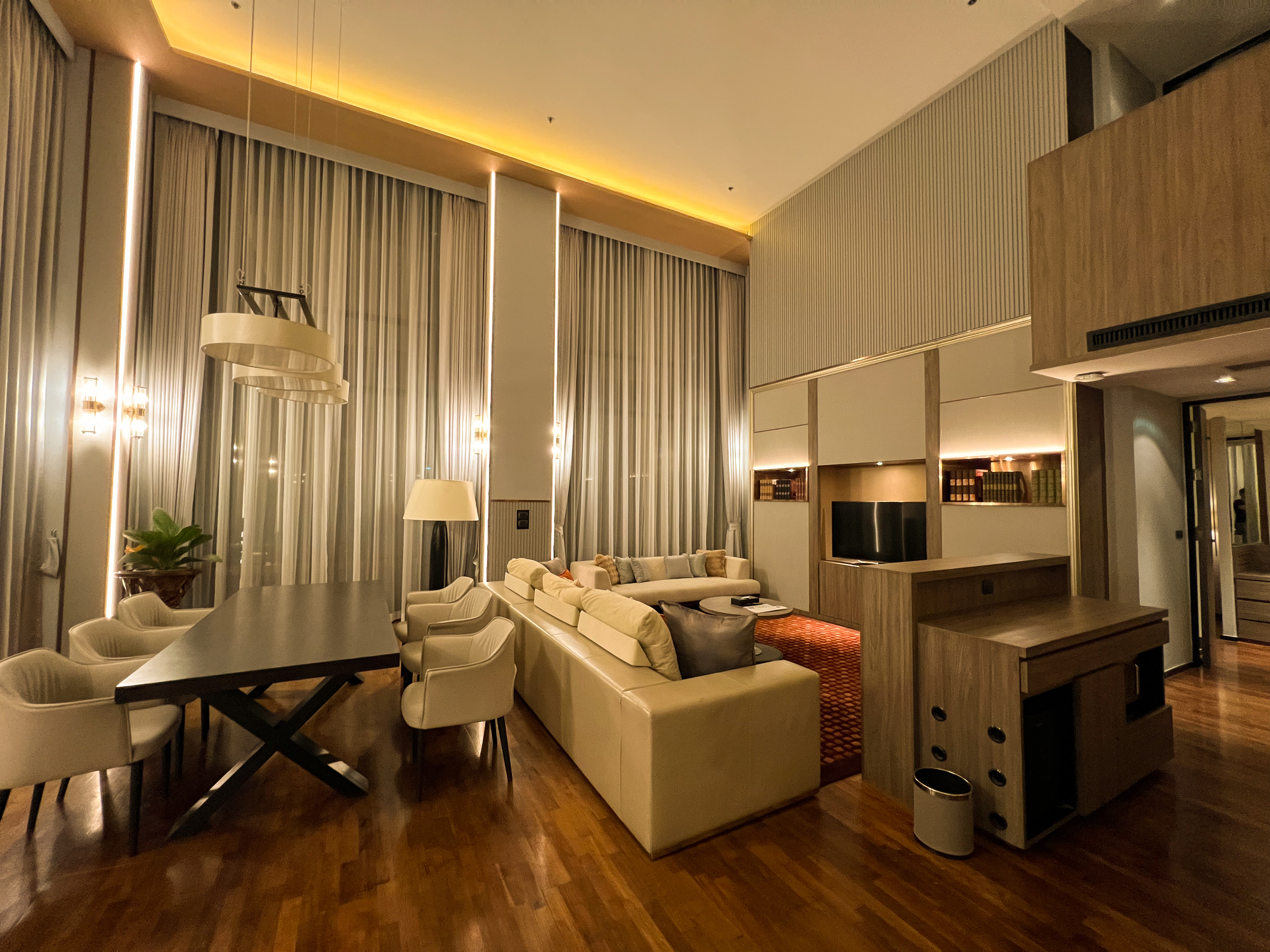 Renovate ห้องพัก floor 25 VIE Hotel