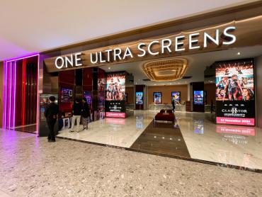 ONE ULTRA  SCREENS